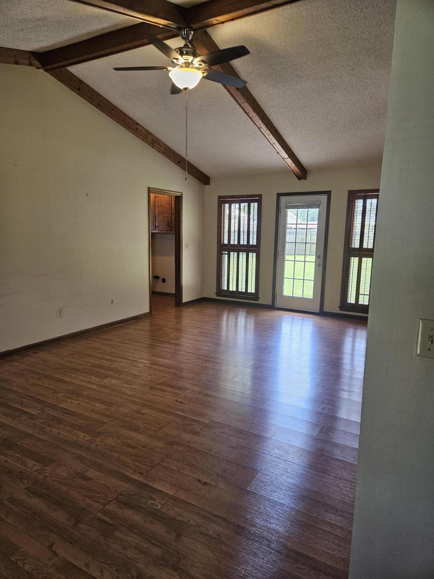 135 James Road Summerville, SC 29486 - Photo 4 of 17 20240516_134600