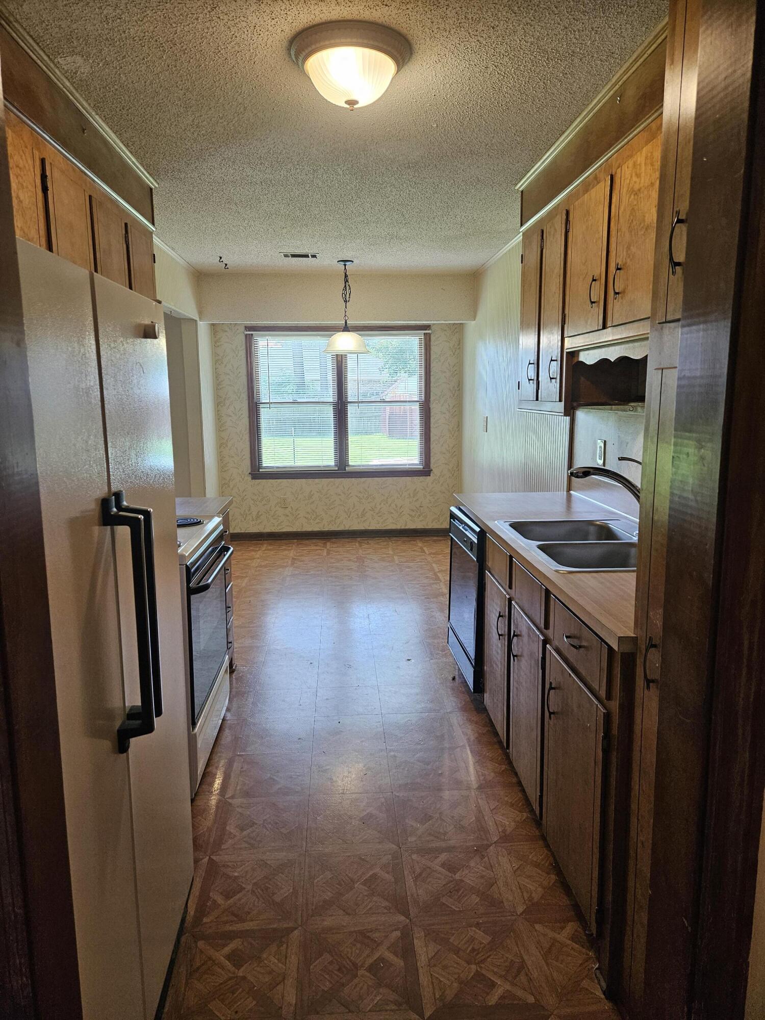 135 James Road Summerville, SC 29486 - Photo 7 of 17 20240516_134619