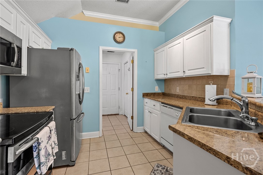 18 Oakmont Road Savannah, GA 31419 - Photo 9 of 37 Gallery Image 9