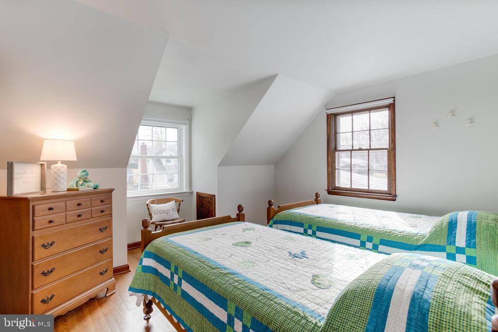 5506 Park Road Baltimore, MD 21225 - Photo 23 of 37 2nd Bedroom-upper level