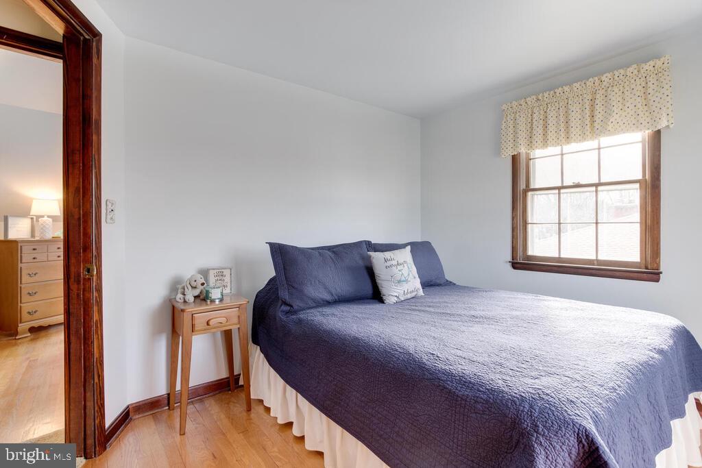 5506 Park Road Baltimore, MD 21225 - Photo 26 of 37 3rd Bedroom-upper level