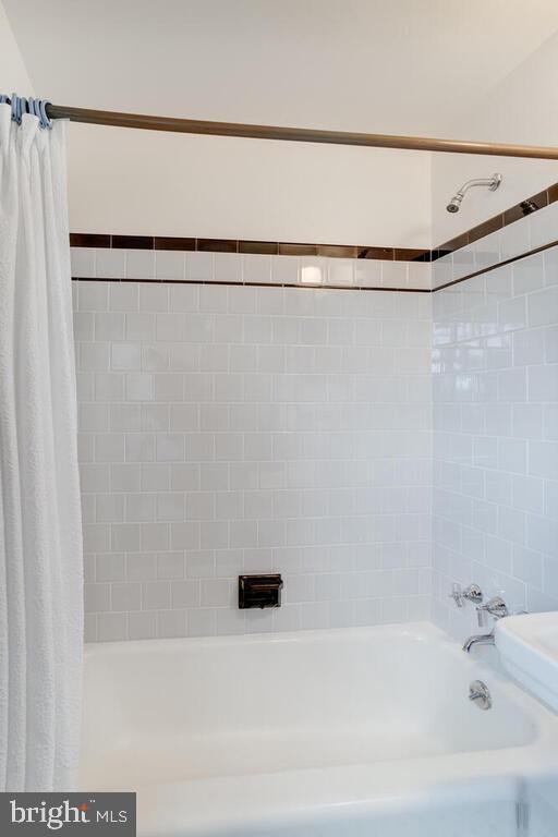 5506 Park Road Baltimore, MD 21225 - Photo 28 of 37 Upper Level full bath