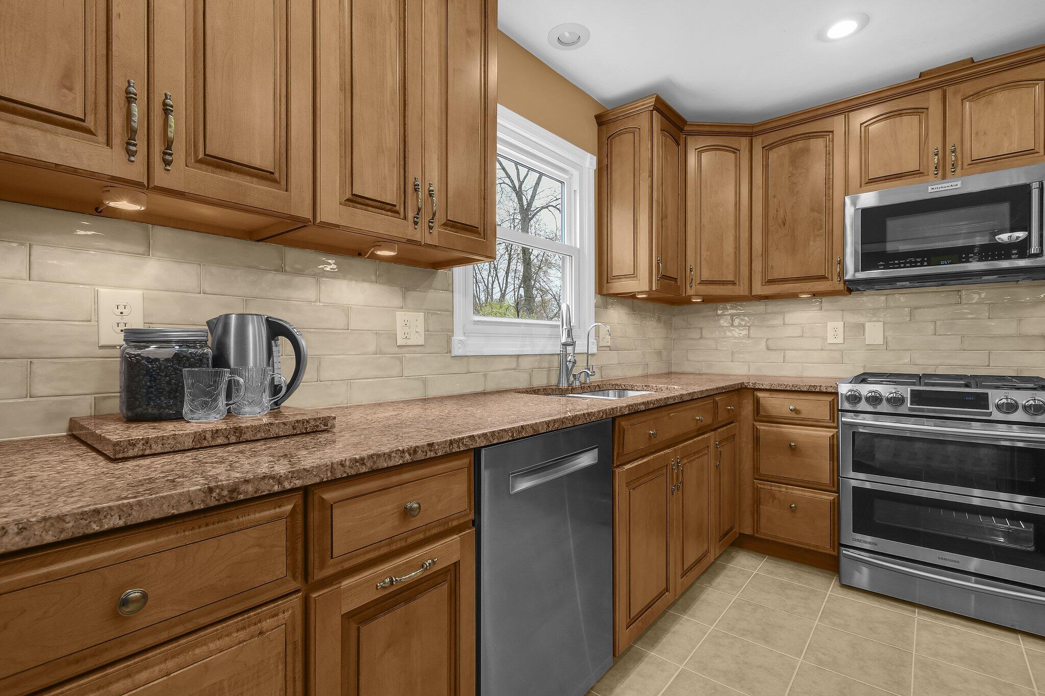 6604 Estel Road Columbus, OH 43235 - Photo 10 of 36 Kitchen