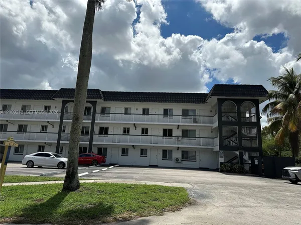 $1,995 | 1400 Northeast 56th Street, Unit 103, Fort Lauderdale, FL 33334
