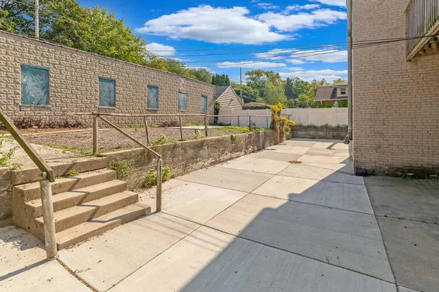 $2,000 | 2906 South Delaware Avenue, Milwaukee, WI 53207