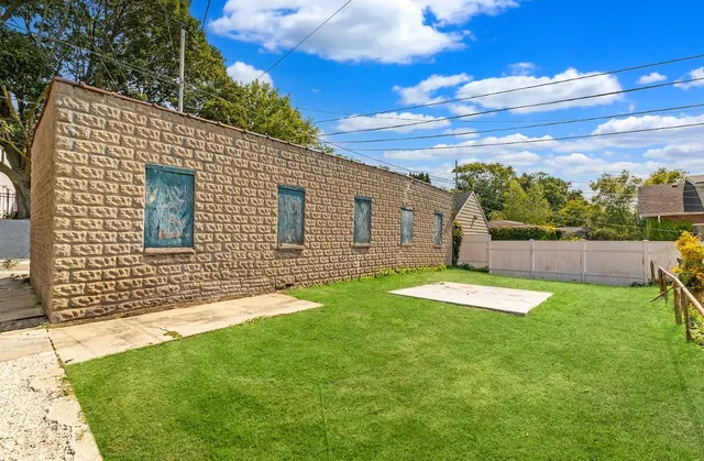 $2,000 | 2906 South Delaware Avenue, Milwaukee, WI 53207