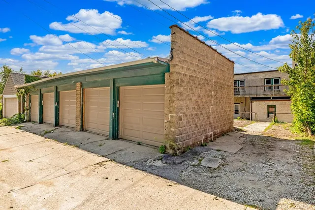 $2,000 | 2906 South Delaware Avenue, Milwaukee, WI 53207