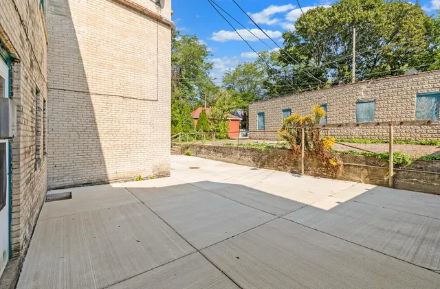 $2,000 | 2906 South Delaware Avenue, Milwaukee, WI 53207