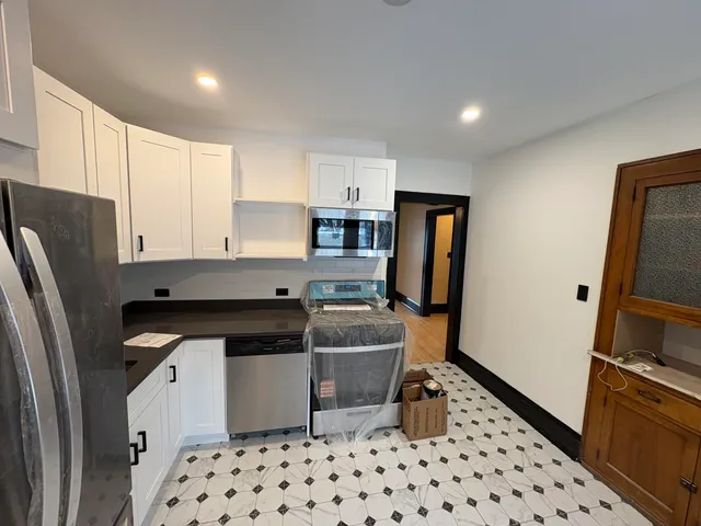 $2,000 | 2906 South Delaware Avenue, Milwaukee, WI 53207