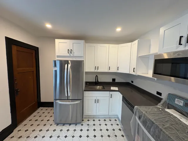 $2,000 | 2906 South Delaware Avenue, Milwaukee, WI 53207