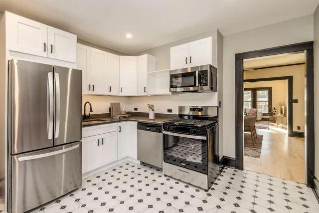 $2,000 | 2906 South Delaware Avenue, Milwaukee, WI 53207