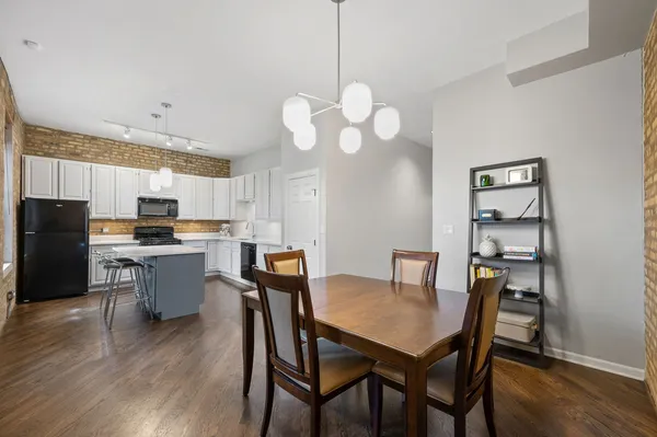 $560,000 | 1855 North Damen Avenue, Unit 2S, Chicago, IL 60622