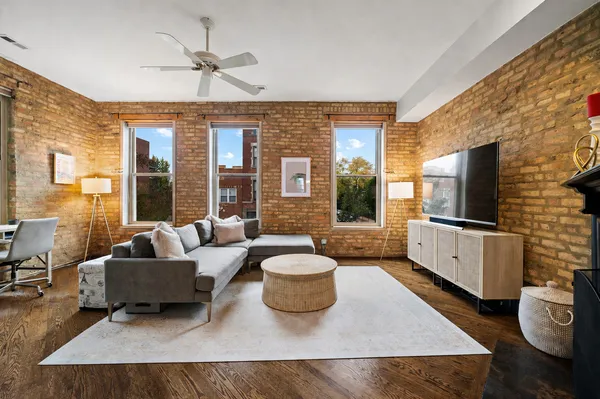$560,000 | 1855 North Damen Avenue, Unit 2S, Chicago, IL 60622