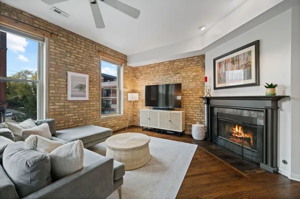 $560,000 | 1855 North Damen Avenue, Unit 2S, Chicago, IL 60622