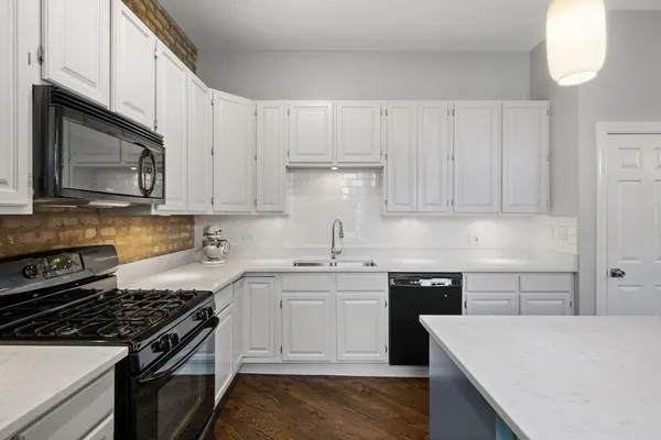 $560,000 | 1855 North Damen Avenue, Unit 2S, Chicago, IL 60622
