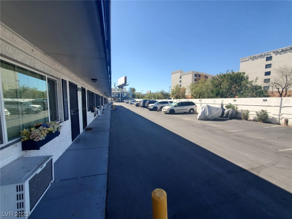 4600 Paradise Road, Unit 17 Las Vegas, NV 89169 - Photo 3 of 8
