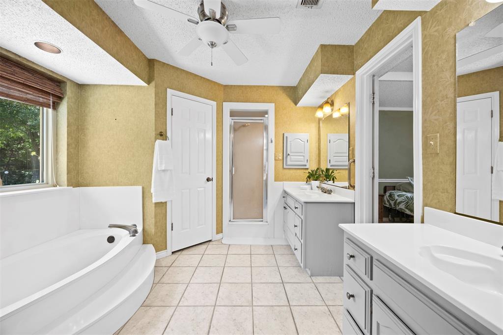 5610 Springbrook Drive Midlothian, TX 76065 - Photo 15 of 39 Primary Bath