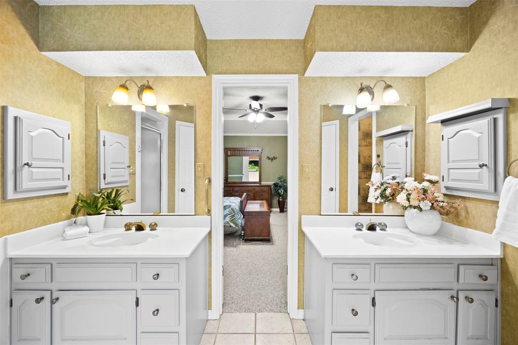 5610 Springbrook Drive Midlothian, TX 76065 - Photo 16 of 39 Double vanities in the primary bathroom