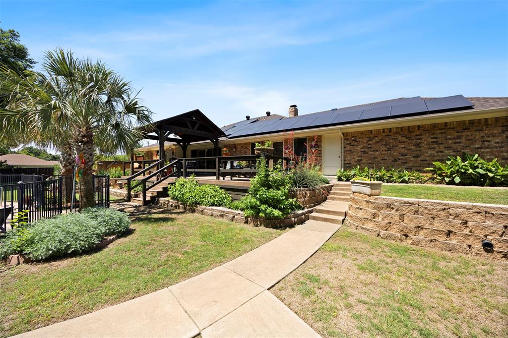 5610 Springbrook Drive Midlothian, TX 76065 - Photo 28 of 39 Beautiful landscaping throughout!