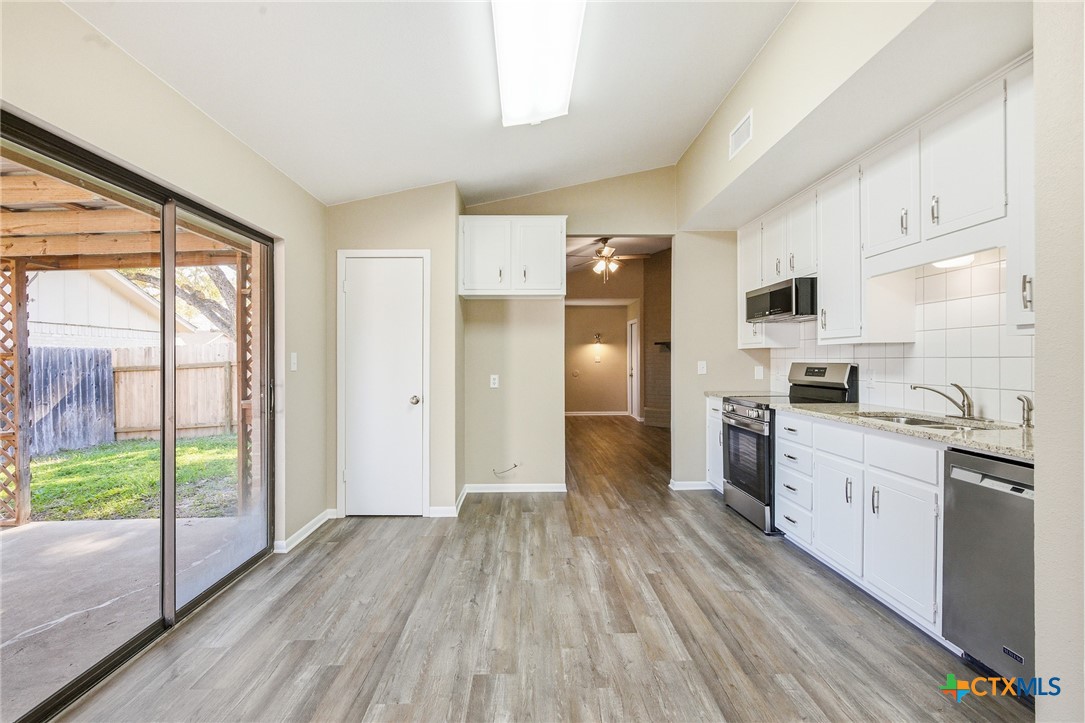 509 Ivanhoe Drive Victoria, TX 77901 - Photo 13 of 30