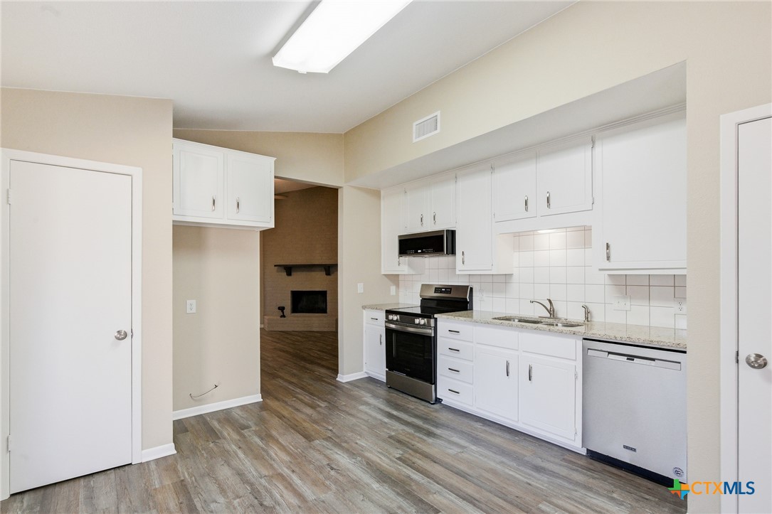 509 Ivanhoe Drive Victoria, TX 77901 - Photo 15 of 30