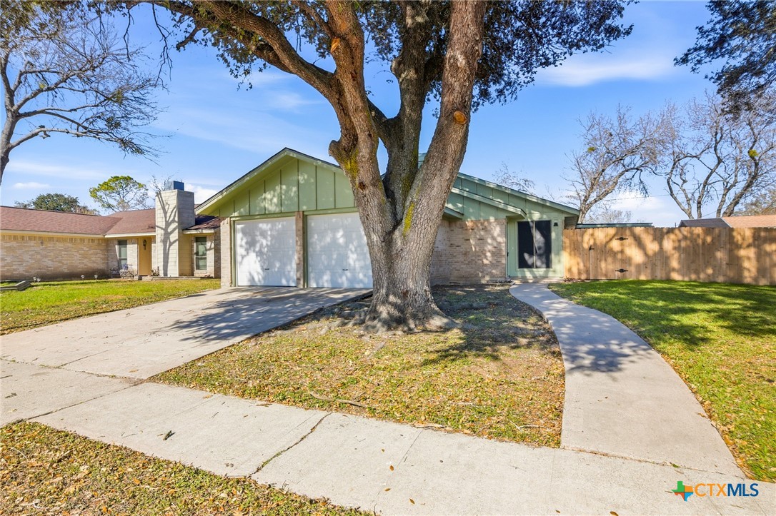 509 Ivanhoe Drive Victoria, TX 77901 - Photo 5 of 30