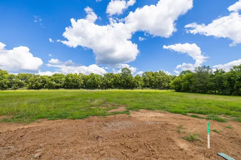a view of a yard with a house