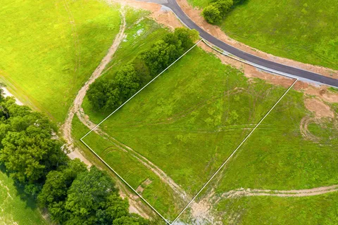a view of a tennis court