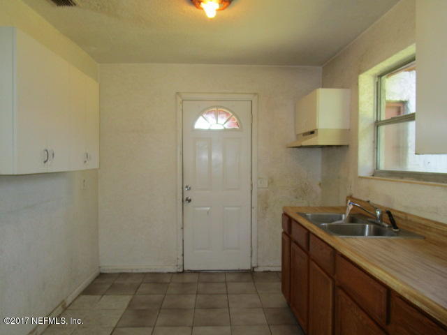 6912 Corday Road Jacksonville, FL 32208 - Photo 3 of 10 a bathroom with a sink a toilet and mirror