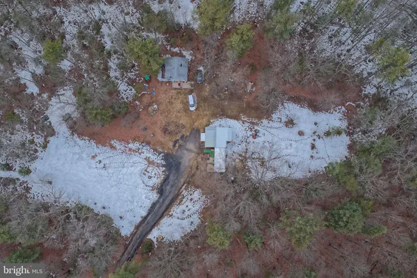 a view of a dry yard