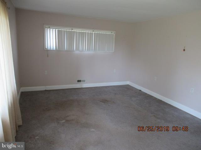 2430 Ellis Road Baltimore, MD 21234 - Photo 8 of 21 LIVING ROOM