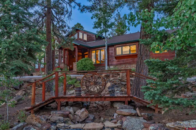 a view of a pathway with a tree