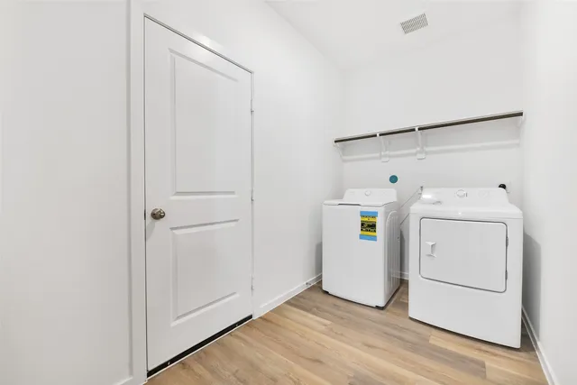 $2,800 | 3930 El Vaquero Court, Alvin, TX 77511