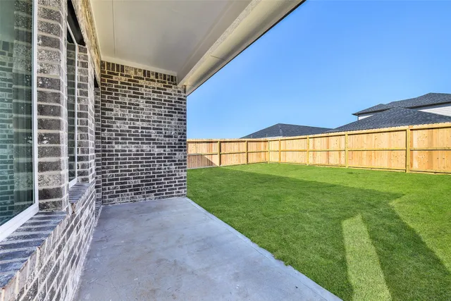 $2,800 | 3930 El Vaquero Court, Alvin, TX 77511