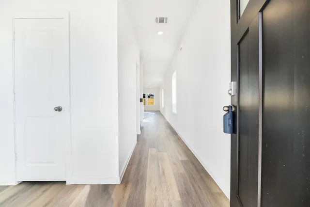 $2,800 | 3930 El Vaquero Court, Alvin, TX 77511