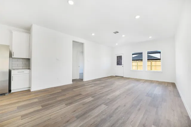 $2,800 | 3930 El Vaquero Court, Alvin, TX 77511