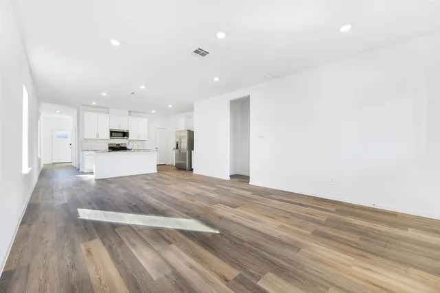 $2,800 | 3930 El Vaquero Court, Alvin, TX 77511