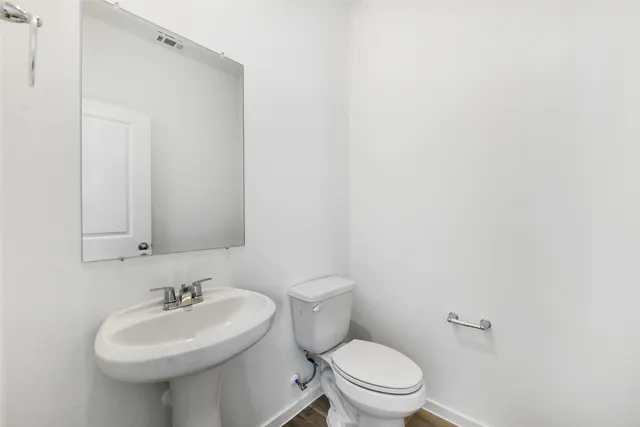 $2,800 | 3930 El Vaquero Court, Alvin, TX 77511