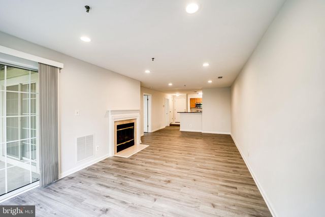 $295,000 | 1100 Quaker Hill Drive, Unit 111, Alexandria, VA 22314