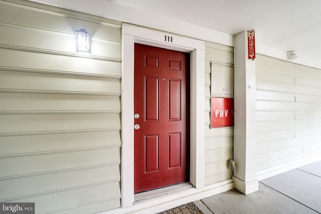 $295,000 | 1100 Quaker Hill Drive, Unit 111, Alexandria, VA 22314