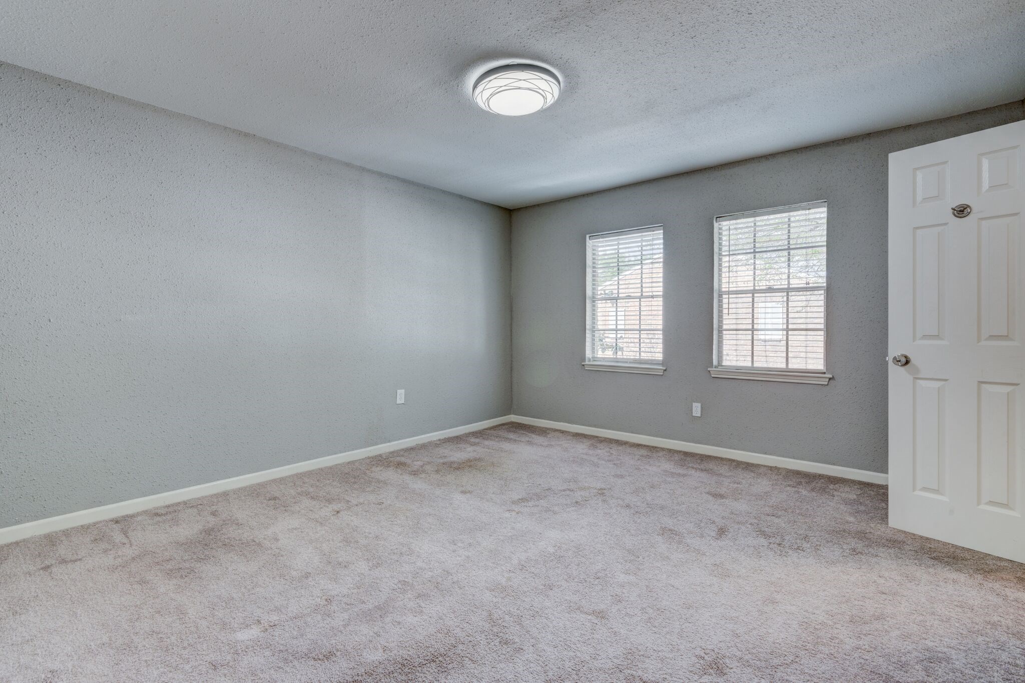 6444 Burgoyne Road, Unit 104 Houston, TX 77057 - Photo 11 of 17 Master one will easily hold your California king