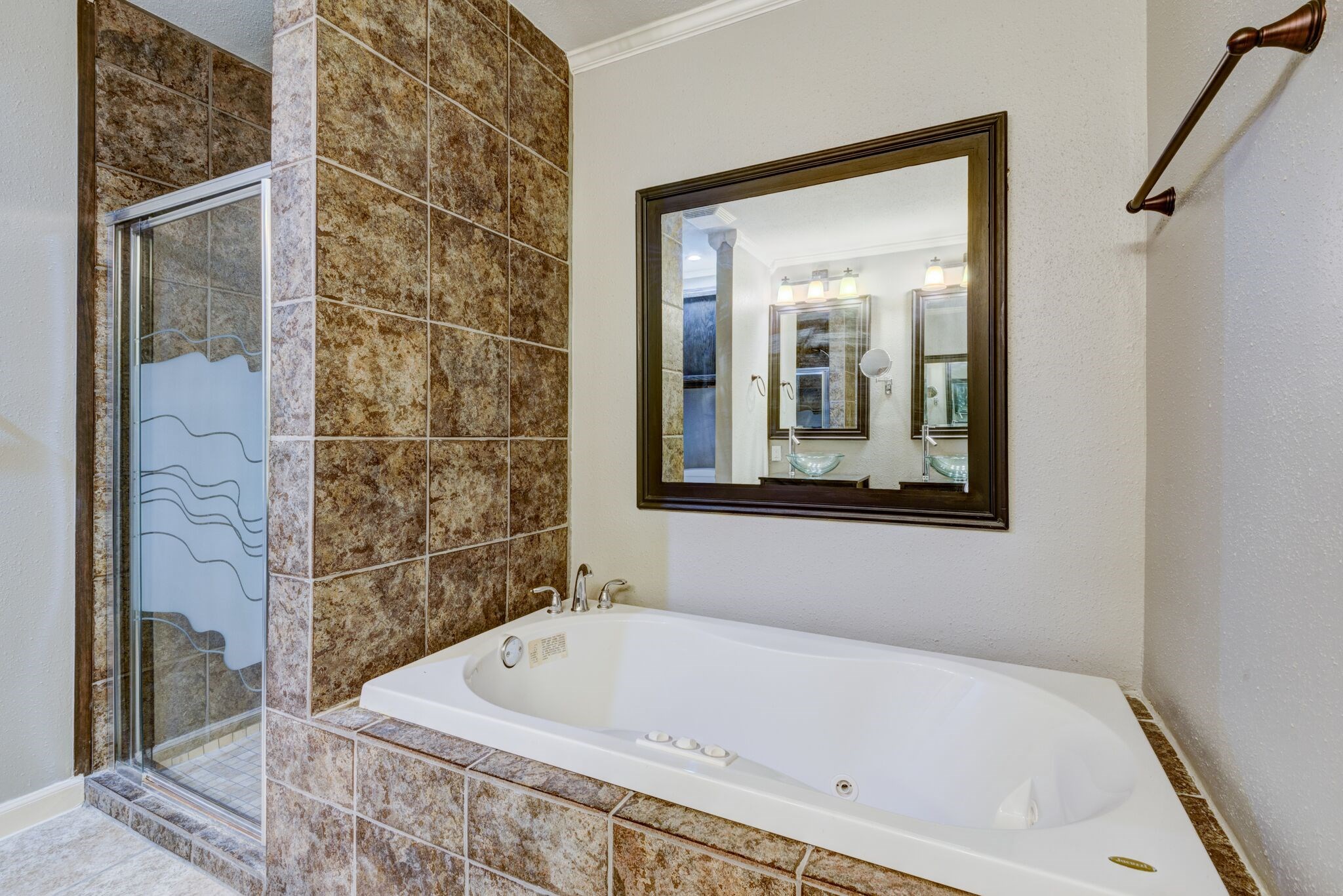 6444 Burgoyne Road, Unit 104 Houston, TX 77057 - Photo 15 of 17 Garden tub and large shower