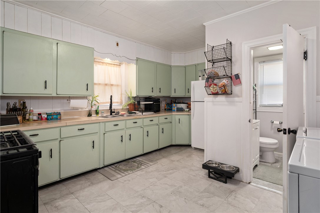 42 Elbow Street Woonsocket, RI 02895 - Photo 5 of 34