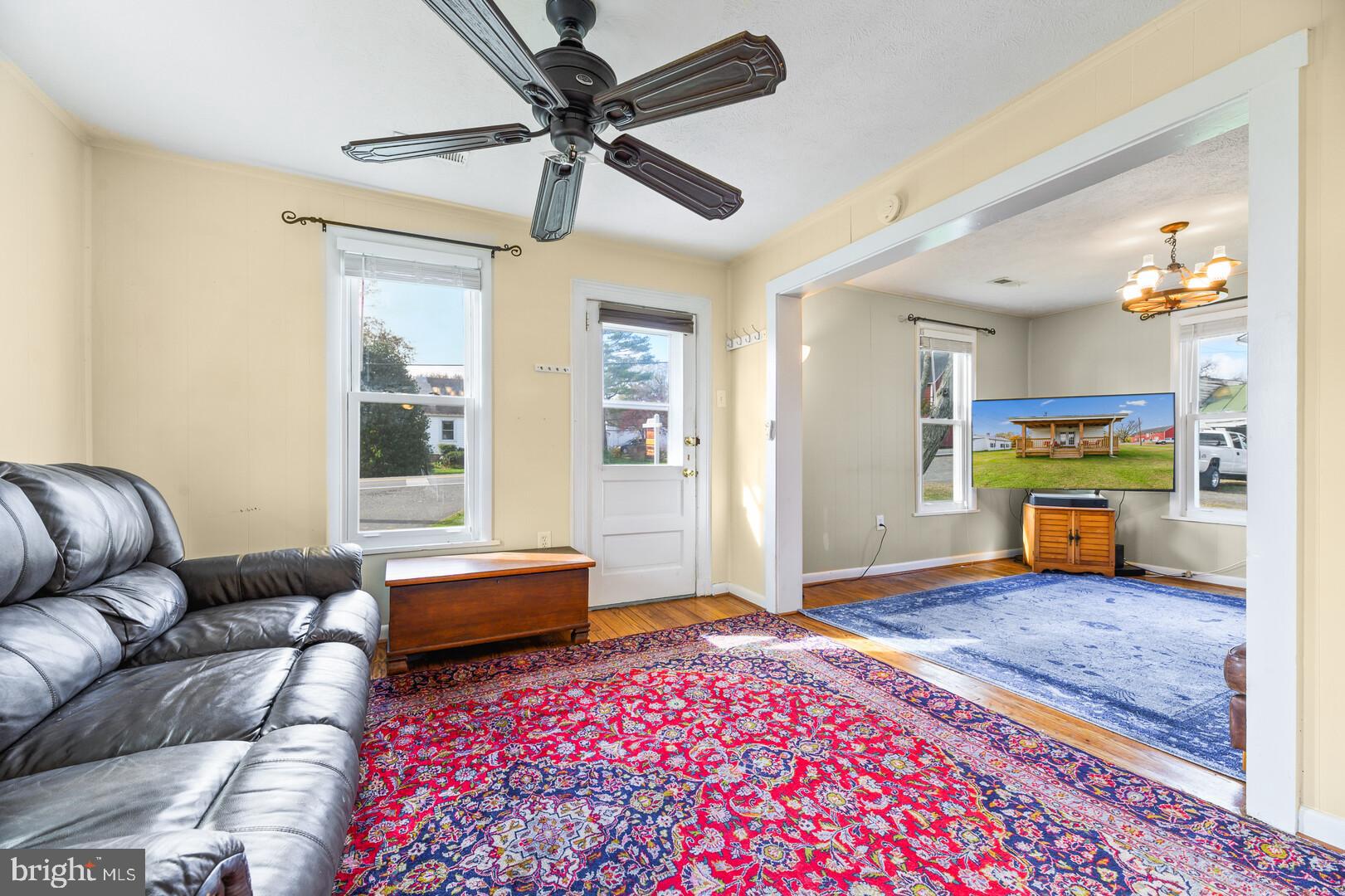 9253 Elk Run Road Catlett, VA 20119 - Photo 4 of 22 Living Room