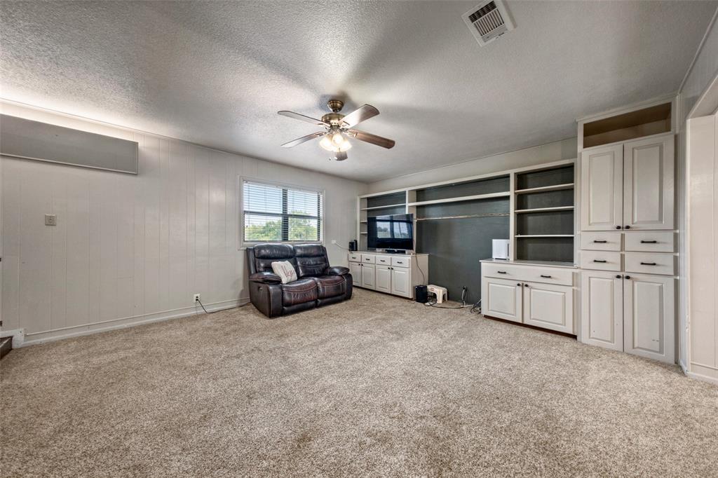 608 West Spring Street West, TX 76691 - Photo 3 of 27 a living room with furniture and a ceiling fan