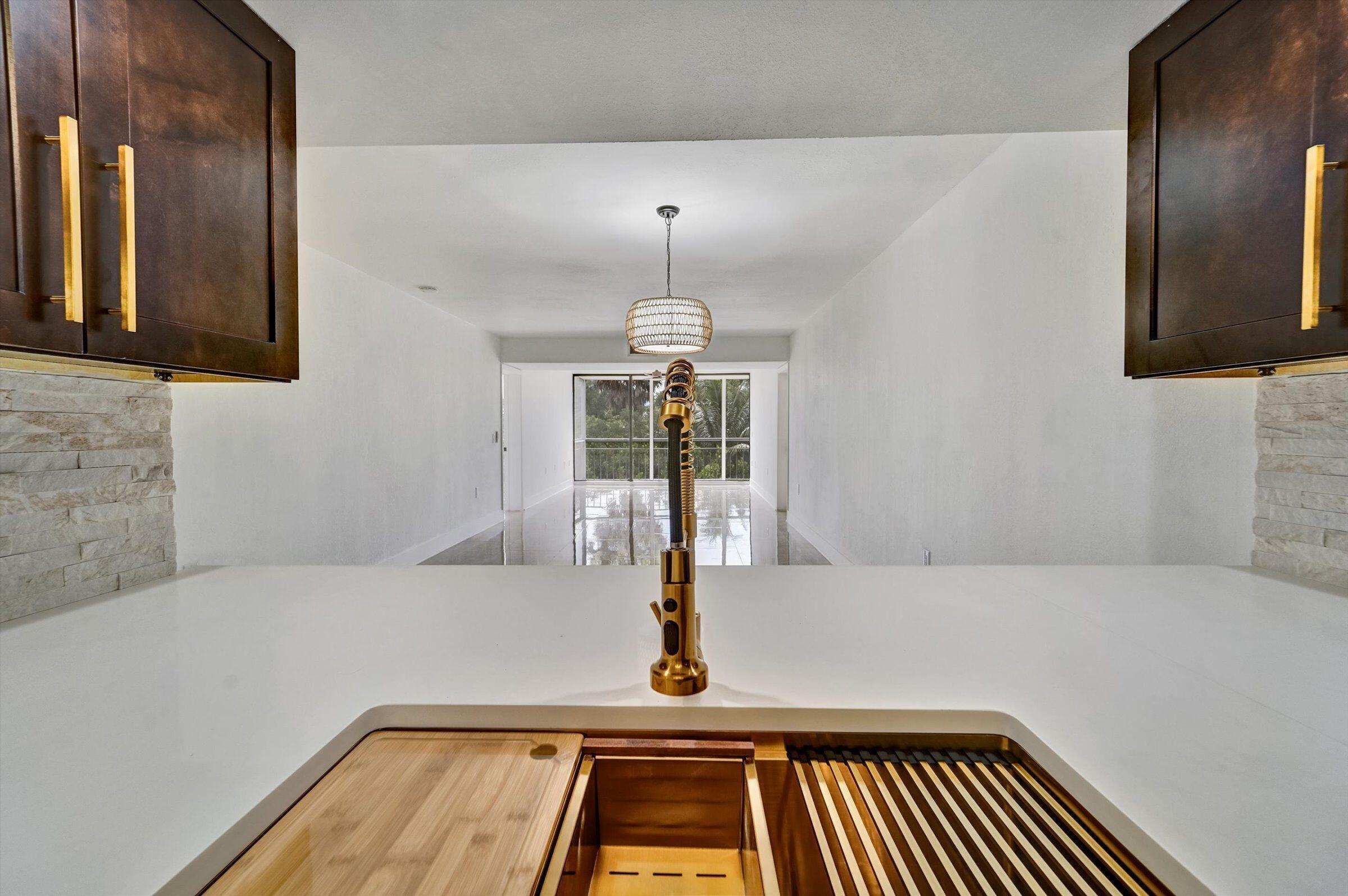 6181 Balboa Circle, Unit 303 Boca Raton, FL 33433 - Photo 5 of 21 12