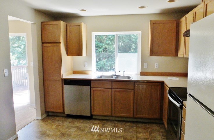 20215 10th Avenue Southeast Bothell, WA 98012 - Photo 5 of 14 Gallery Image 5