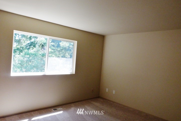 20215 10th Avenue Southeast Bothell, WA 98012 - Photo 6 of 14 Gallery Image 6