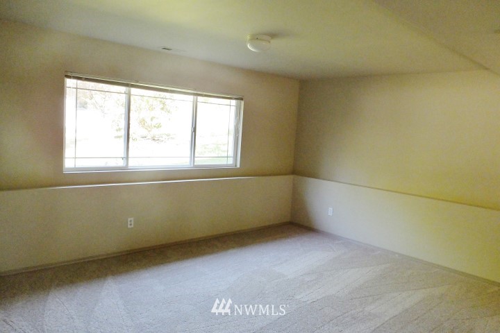 20215 10th Avenue Southeast Bothell, WA 98012 - Photo 8 of 14 Gallery Image 8