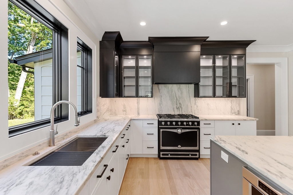 957 South Street Needham, MA 02492 - Photo 5 of 21